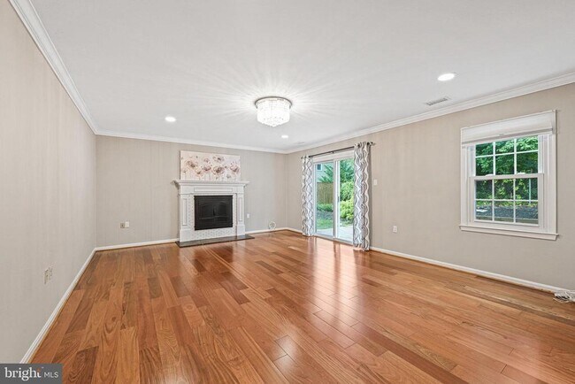 Building Photo - 9760 Hatmark Ct