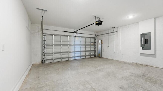 Building Photo - 10761 NW Everbreeze Dr