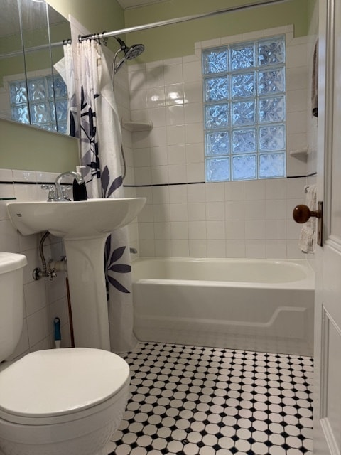 Building Photo - 803 Main St