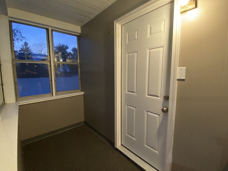 Building Photo - 46 Mooreland St