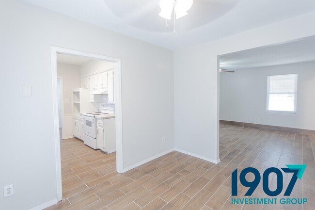 Building Photo - 1524 Oakcliff Rd
