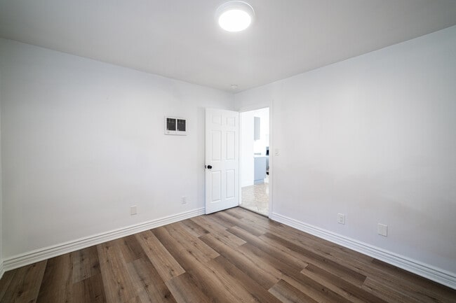 Building Photo - 2718 Alsace Ave