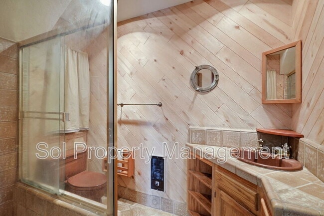 Building Photo - 147 Seacliff Dr