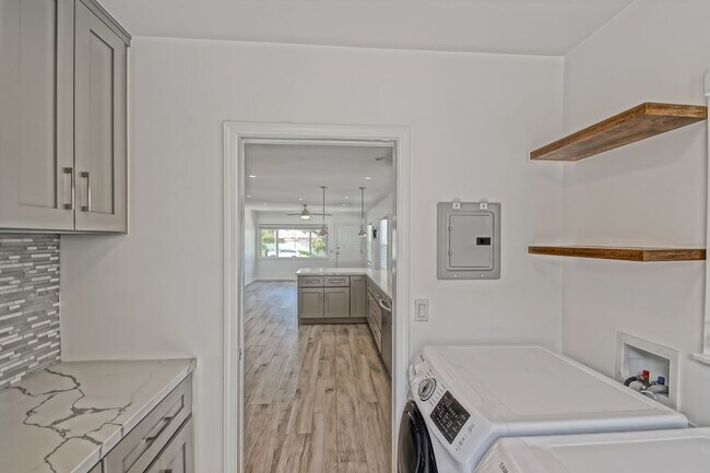 Building Photo - 344-348 Calle Miramar