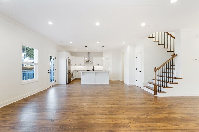 Building Photo - Maryville 37803 - 4 bedroom 3.5 bath - call Ed Johnson 865-924-5045