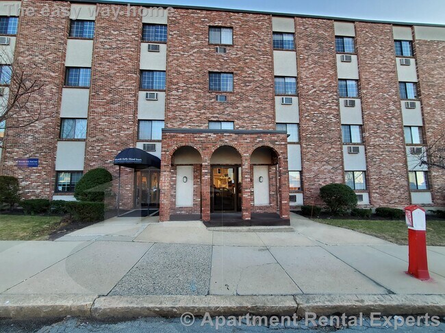 Building Photo - 474 Broadway