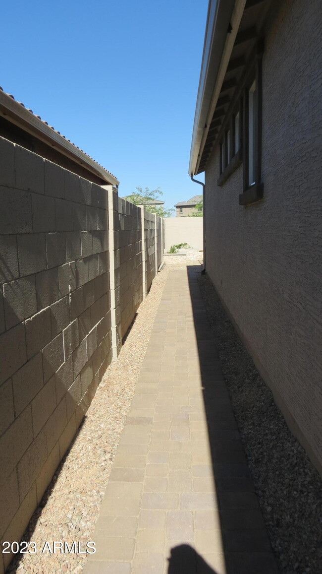 Building Photo - 5862 N 86th Dr