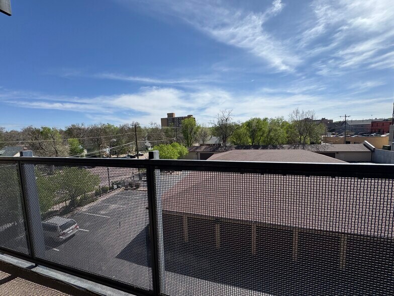 Building Photo - 417 E Kiowa