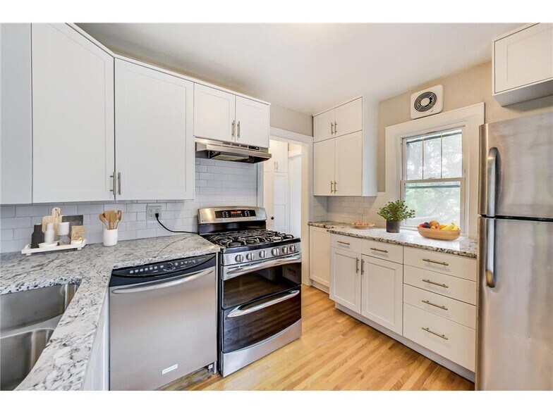 Building Photo - 564 Brimhall St