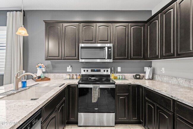 Building Photo - 3117 S Signal Butte Rd