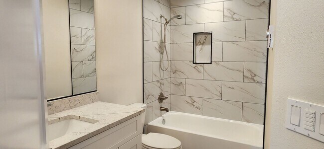 Building Photo - 3213150