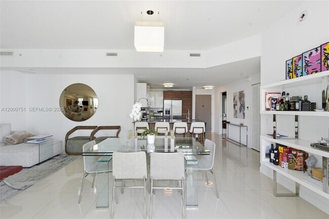 Building Photo - 601 NE 27th St