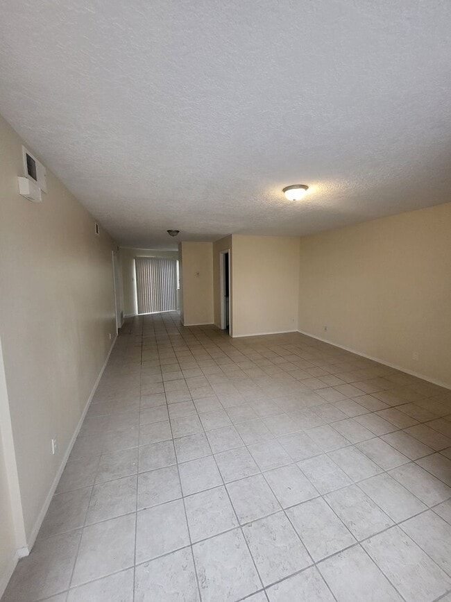 Building Photo - North valley 3 bedroom 2/BA 1245/sf 1/CG 2...