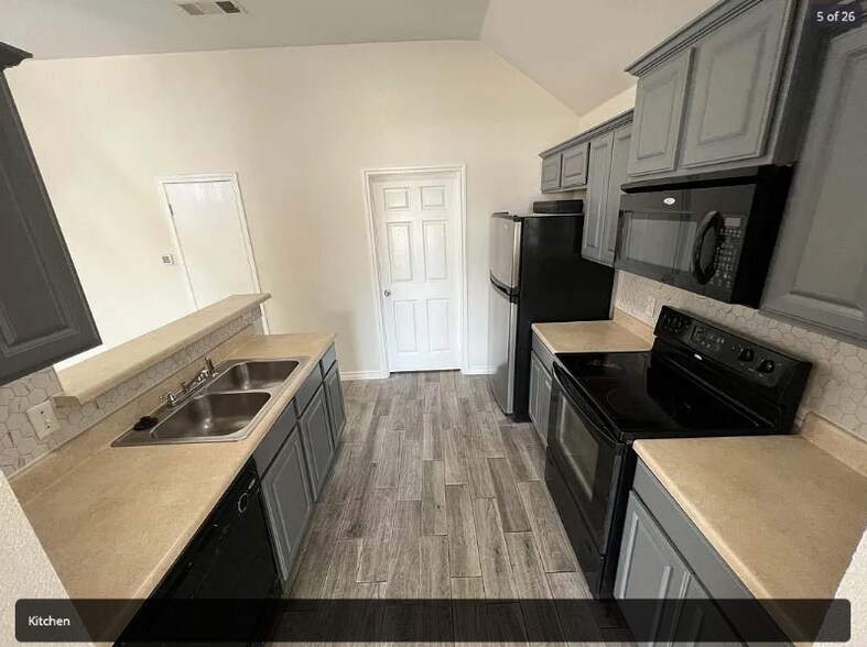 Building Photo - 2604 Saulsbury Dr