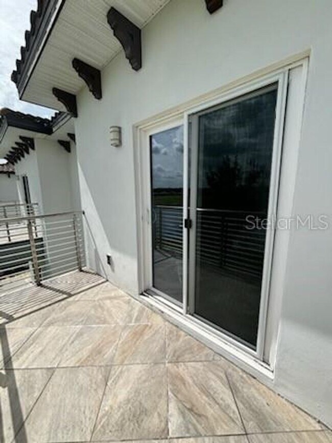 Building Photo - Providence Townhome For Rent