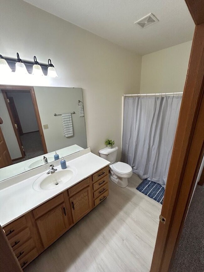 Building Photo - Quiet Neighborhood - Troy, OH (2 Bedroom R...
