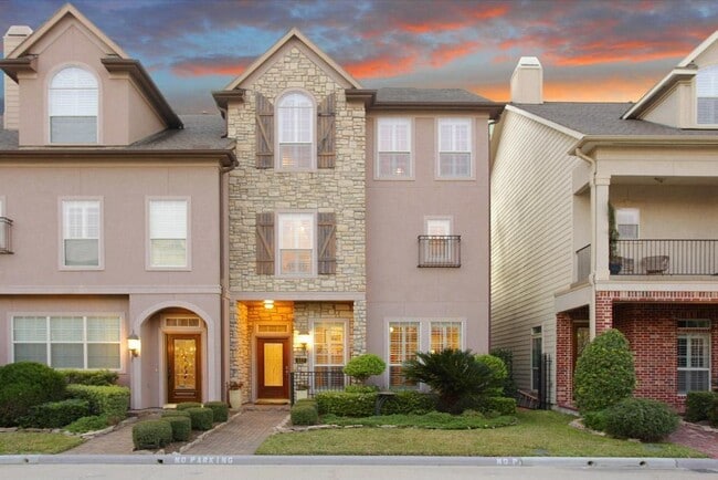Primary Photo - 427 N Gate Stone