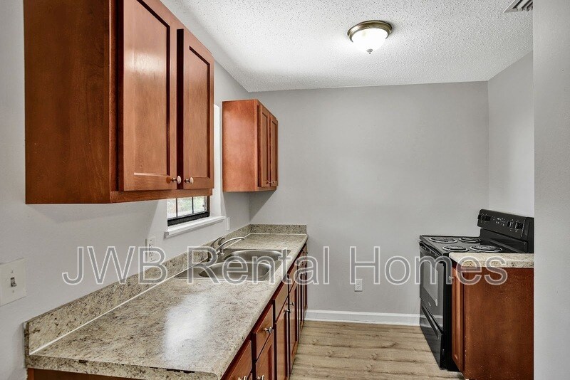 Building Photo - 7423 Orlando Ave