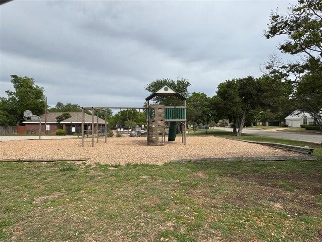 Building Photo - 1800 Twisted Oak Dr