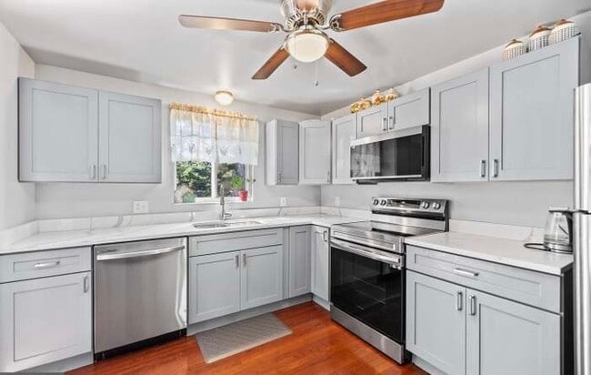 Building Photo - 10612 Holleybrooke Dr