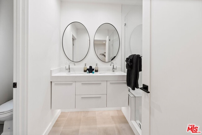 Building Photo - 5500 Morella Ave