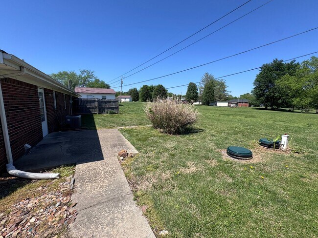 Building Photo - Connector Street 90/100