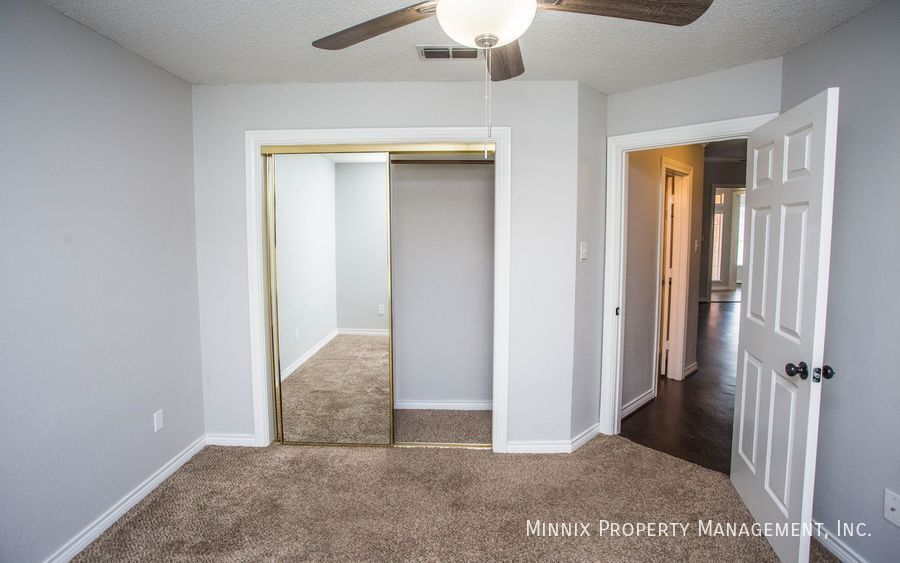 Building Photo - 6125 8th Dr