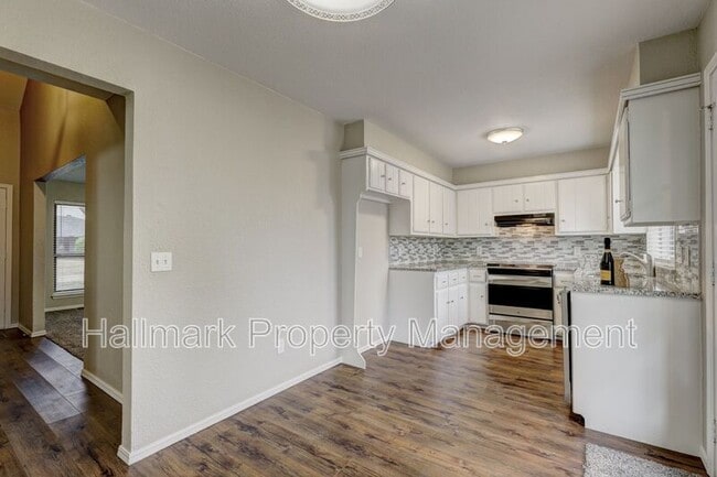 Building Photo - 816 N Briarcliff Dr