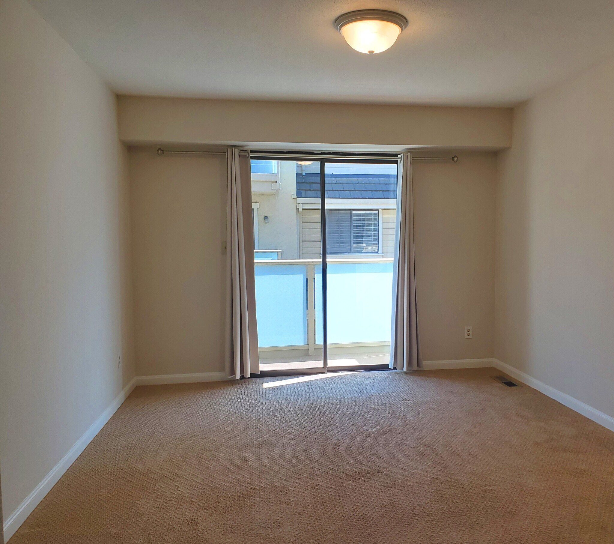 Building Photo - 2072 Fostoria Cir