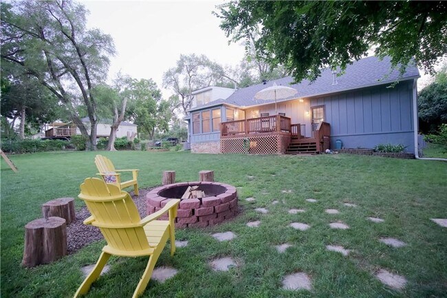 Building Photo - COMING SOON - Adorable Home in Lenexa
