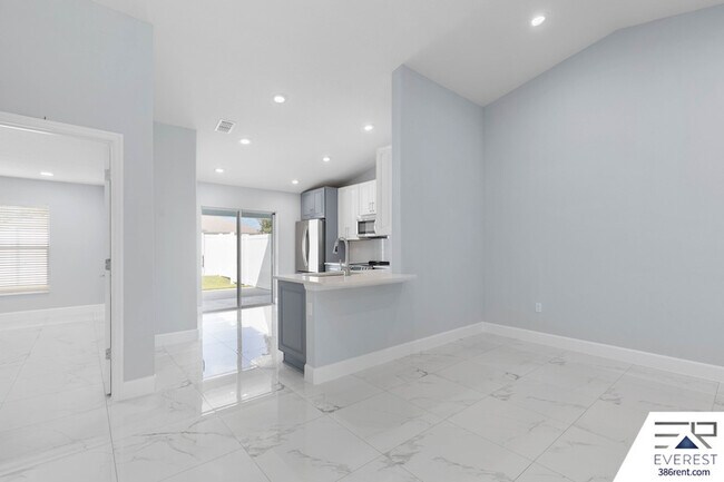 Building Photo - 10 Llovera Pl