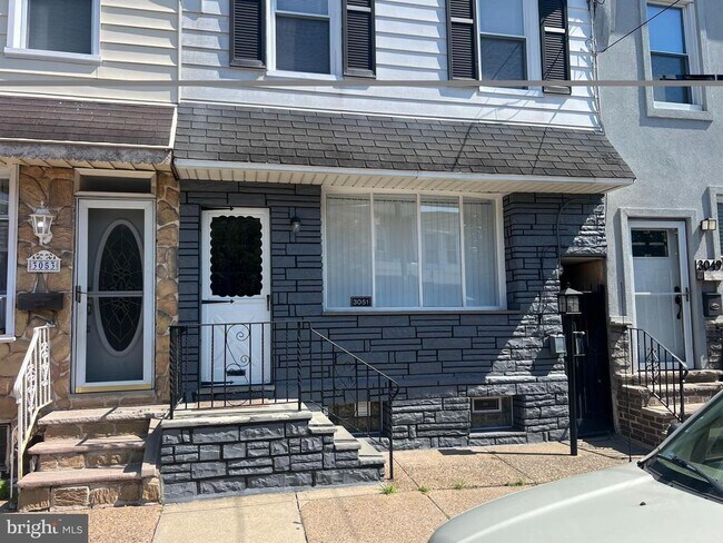Building Photo - 3051 Cedar St
