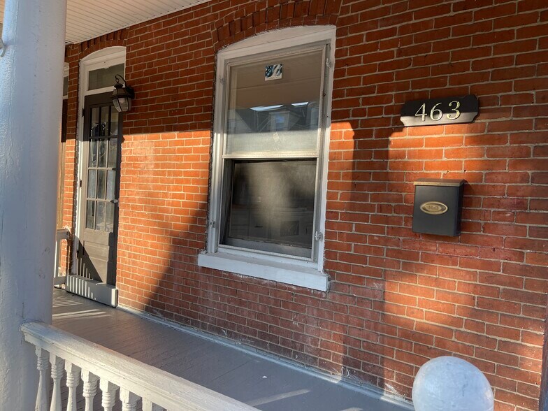 Building Photo - 463 E Broad St