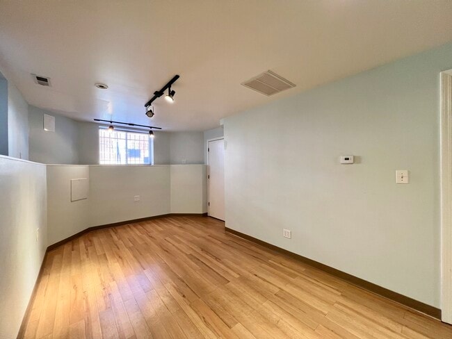 Building Photo - 2915 N Lawndale Ave