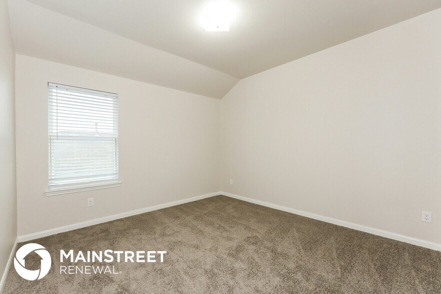 Building Photo - 9430 Smoke Tree Dr