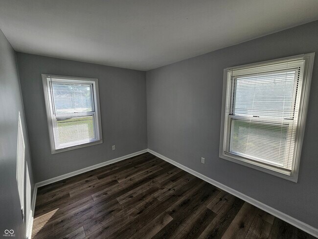 Building Photo - 1433 Hillcrest Dr