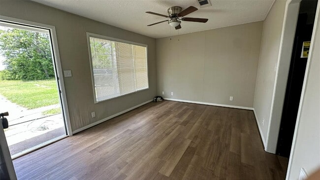 Building Photo - 402 Bacon St