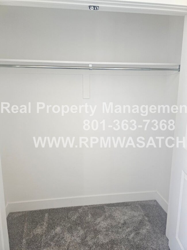 Building Photo - Beautiful Tooele Town House Available Now