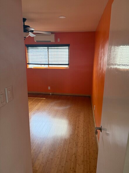 Building Photo - 1227 E 1st St