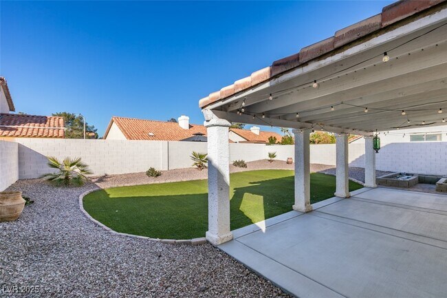 Building Photo - 225 Comanche Pl