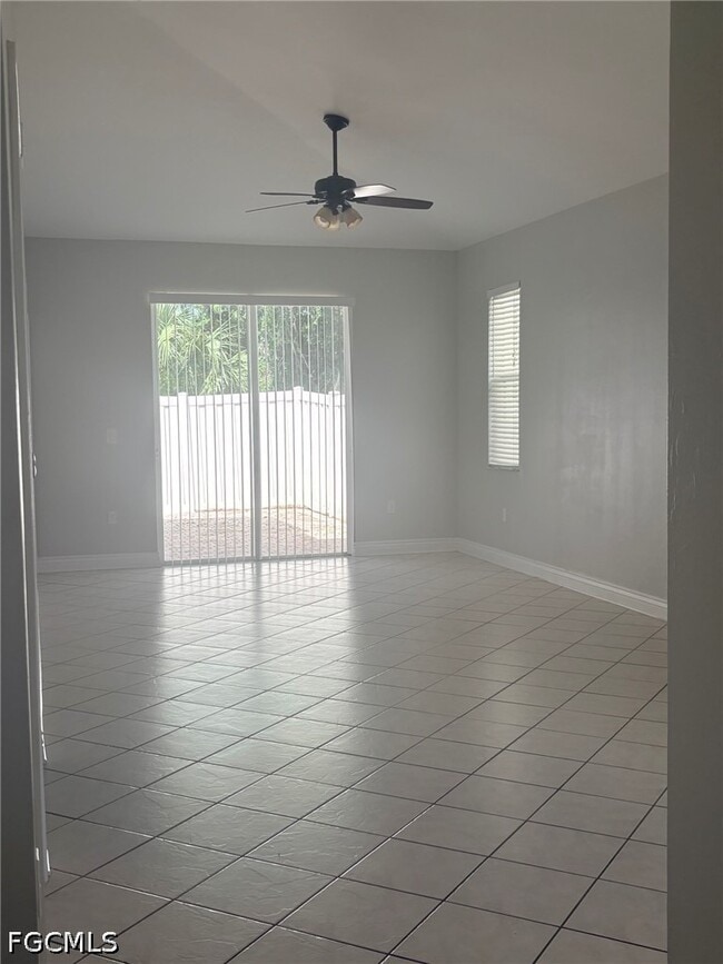 Building Photo - 3636 Pine Oak Cir
