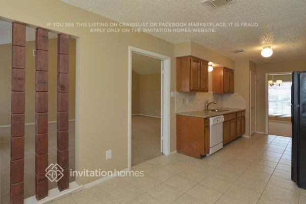 Building Photo - 5802 Longforest Dr