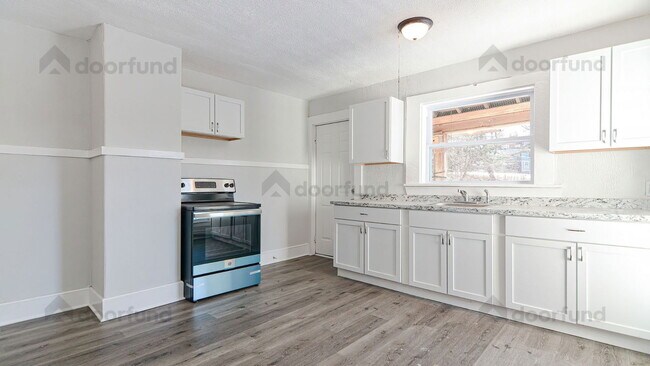 Building Photo - 11 Pleasant St