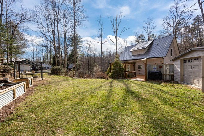 Building Photo - 251 Landwood Ln