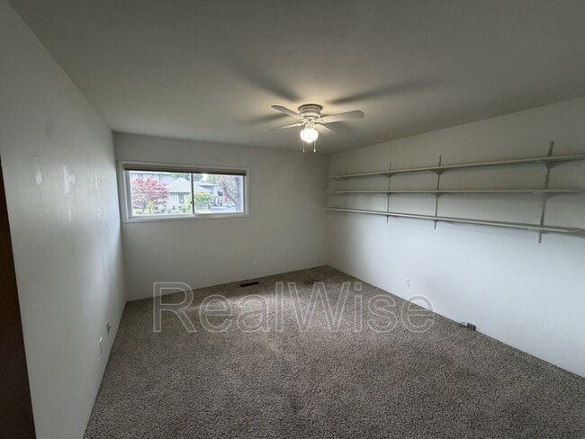 Building Photo - 710 NW Midland Ave
