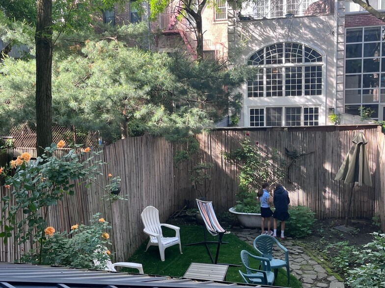 Garden Backyard - 147 W 118th St