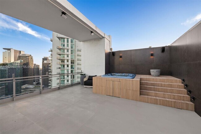 Building Photo - 90 SW 3rd St