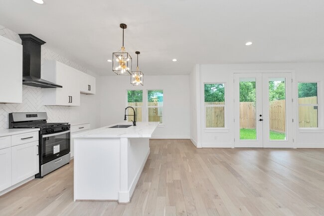 Building Photo - 2813 Drew St