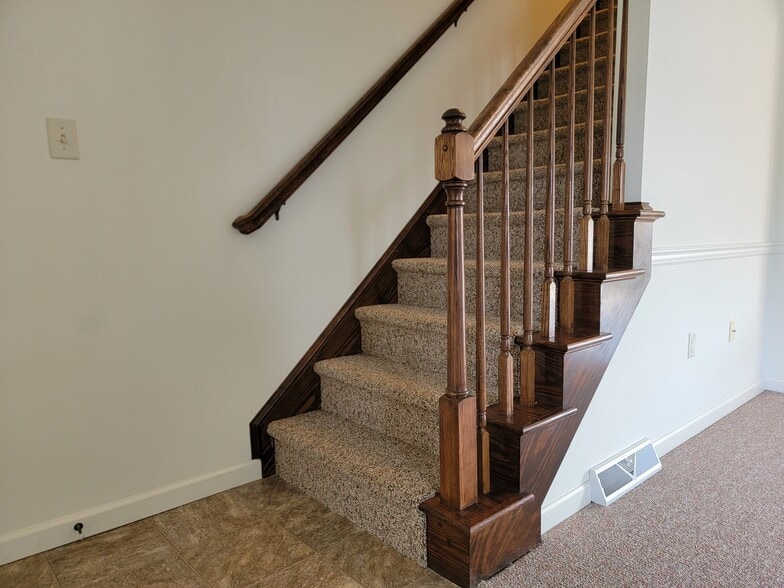 Building Photo - 74 Gable Dr