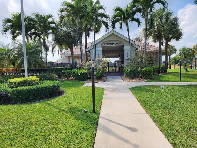 Building Photo - 10246 Lexington Estates Blvd